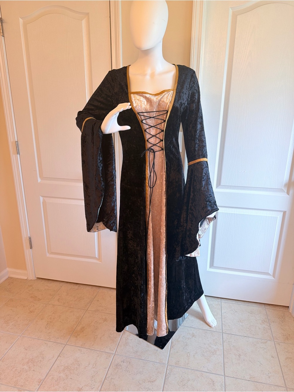 Women’s Black & Gold Velvet Renaissance-Inspired Costume Maxi Dress Size L